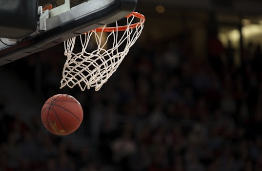 看球网-NBA湖人vs勇士比赛精彩画面